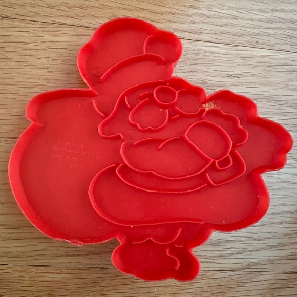 Wilton 1978 Red Christmas Cookie Cutters Set of 4 Tree, Santa, Angel, Wreath - Picture 6 of 13